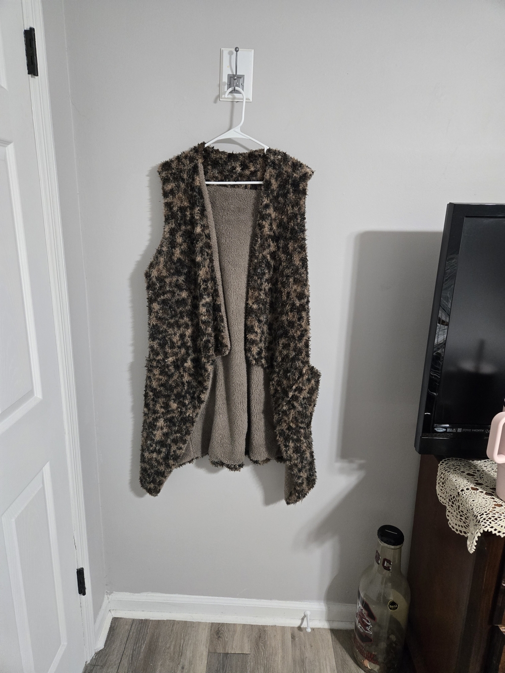 Sleeveless Faux-Sherpa Open Front Vest in Brown Multi